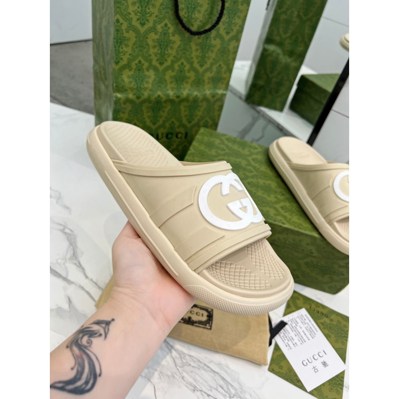 G*u*i slippers